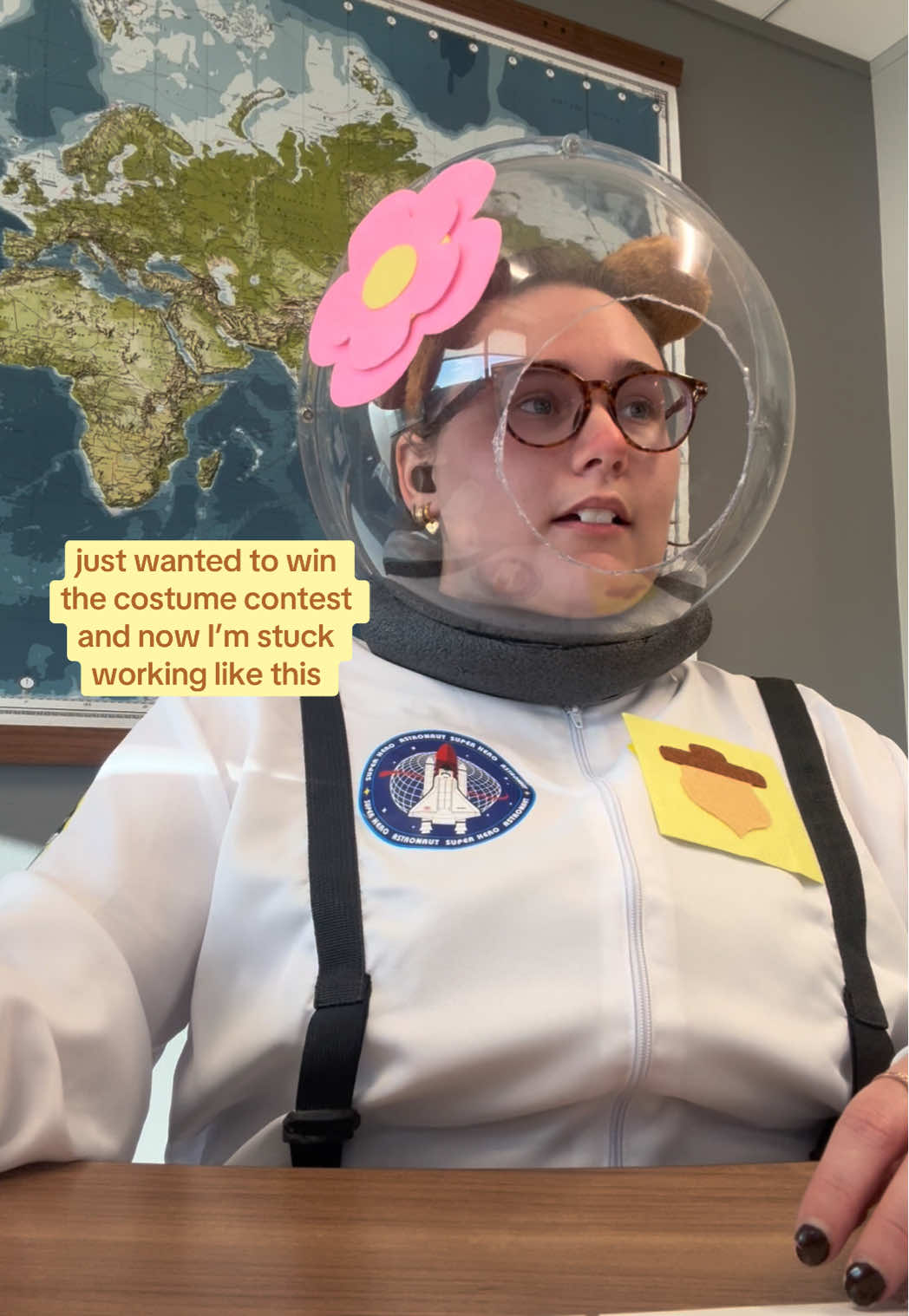 My helmet is screwed together and I can’t eat with my buck teeth 🥀 #halloween #sandycheeks #costumecontest #spongebob #corporate 