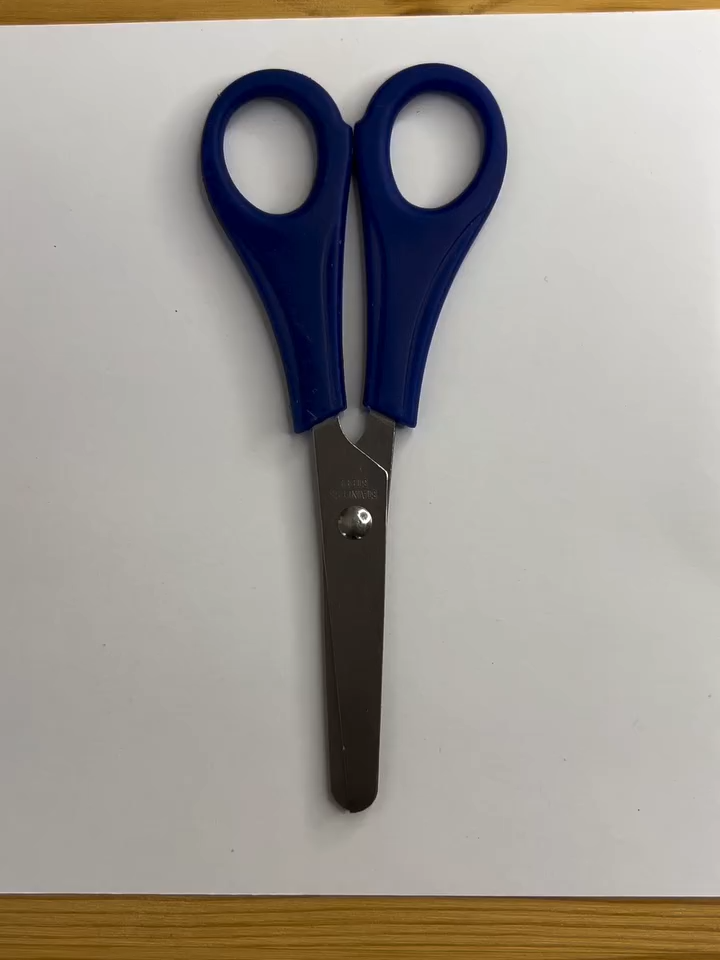 Let’s draw an ELEPHANT 🐘 with scissors ✂️✍️ Join me in this fun tutorial! 🤗 I’ve also created a step-by-step guide for this tutorial as a FREE download! So if you want to draw this elephant at your own pace, go to my bio, download the free guide and start drawing ✍️🥳