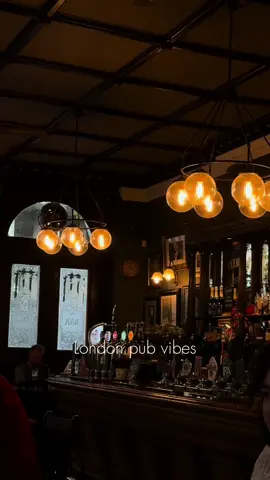London pub vibes  #london #fyp #londonpub 