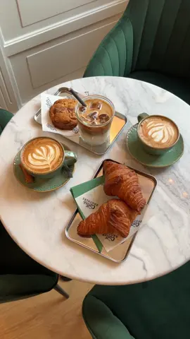 Feest!🎉 Aanstaande zaterdag openen wij vol trots onze deuren en zijn we zeven dagen per week van 08.30u-15.00u geopend! Steengoede koffie van vers gebrande bonen, heerlijke huisgemaakte pastries en luxe toasts: In onze ruime koffiezaak is er plek genoeg om heerlijk bij te kletsen en in alle rust te genieten. Zien we je aanstaande zaterdag? 🥳 #hoorn  #coffee #thecoffeebrothers #breakfast #pastries