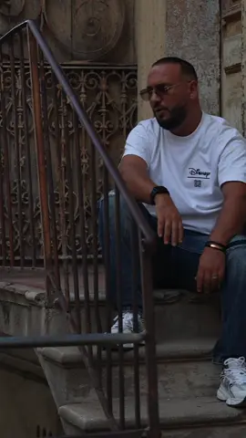 عشناها بلا ندامة disponible sur YouTube 