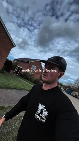 Motivation gets you started, but discipline keeps you moving. Keep stacking the days, even when it’s hard. That’s where progress happens #marathontraining #runnerscommunity #runningtok #runningmotivation #CapCut 