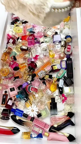 Organize my mini perfumes #perfumetiktok #perfumecollection #perfumeaddict #perfumes #parfumviral 