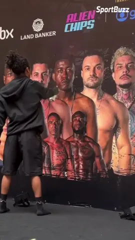 RIVALIDADE! 🔥🥊 O Xamuel provocou e pichou o rosto do Jhony MC antes da luta entre eles no Fight Music Show 7. 📽 Reprodução #xamuel #jhonymc #boxe #lutas #batalhaderima 