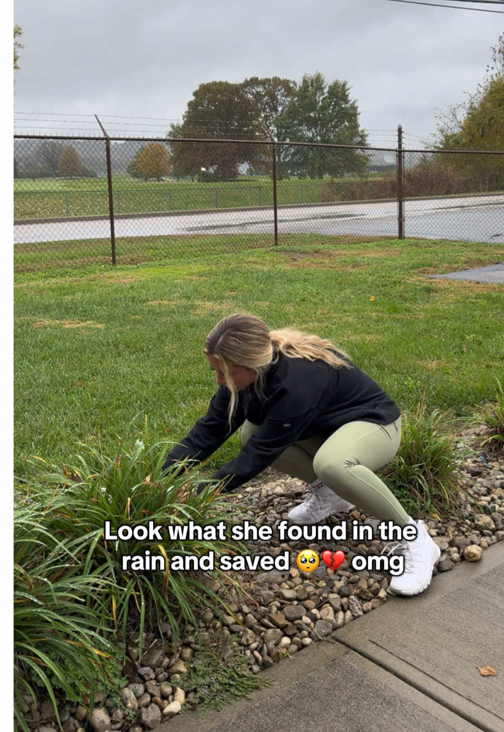 She’s a hero. #HEREFORTHEBEERS @Sprints Running Best Seller!!!! 🍻🍺 #runninghats #happyhourtime #beerme #runclub