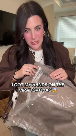 I got the Taupe color and seriously love it!!!! 