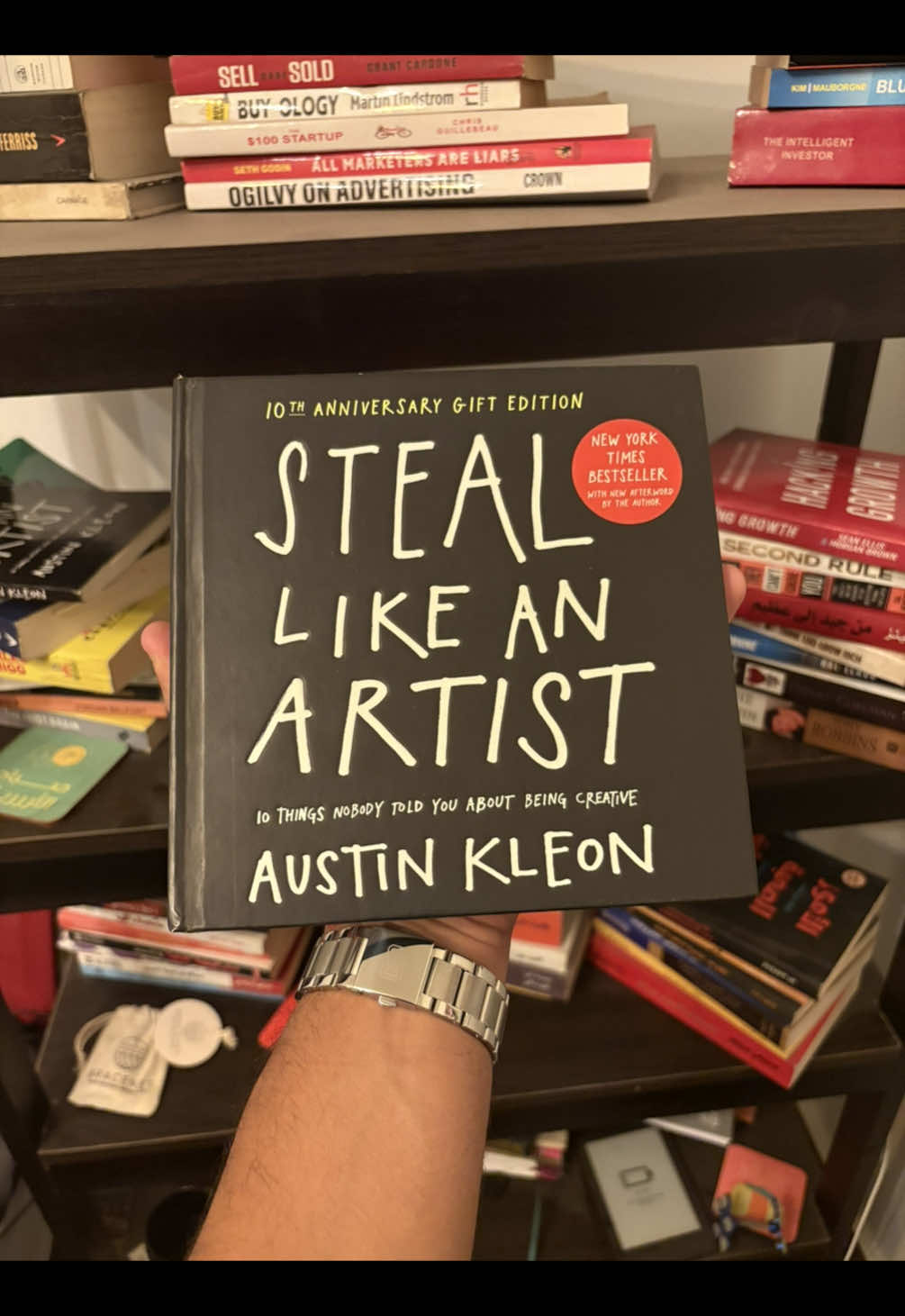 ازاي تكون مبدع؟ @PointFragrance #steallikeanartist #books #creative #مبدع 