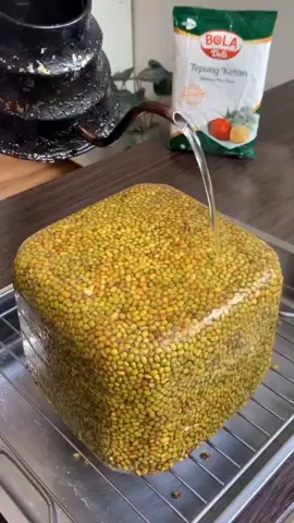 🌿 Tu botiquín de primeros auxilios hecho con comida ¿Buscas soluciones rápidas y naturales? 💊 Olvídate de la farmacia. Tu cocina tiene el botiquín más efectivo para el día a día. Descubre qué alimento usar para cada dolencia: Manzana para el tránsito, Clavo para el dolor dental y Té Verde contra el estrés. ¡Conoce el poder de la medicina ancestral y siente el bienestar! ✨ home pharmacy, natural cures, first aid food, migraine relief, digestive support, stress management. #BotiquínCasero #FarmaciaNatural #RemediosCaseros #AlimentosQueCuran #BienestarTotal #TéVerde #Manzana #ClavoDeOlor #TipsDeSalud