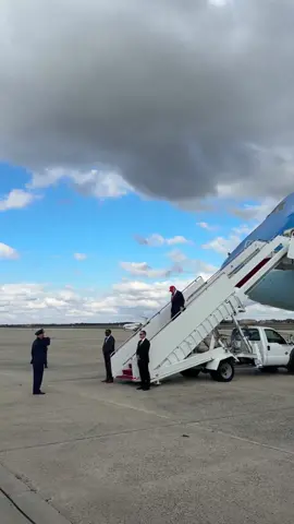President Trump returns to Washington, DC after a successful Asia trip! 🇺🇸