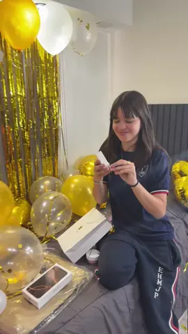 UMBOXING DE SUS REGALOS💛  @Agos justel a ella le pueden pedir el box dulce🥹