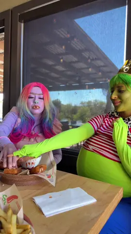 Love a first bite @Chili’s Grill & Bar @DreamWorks Trolls #trolls #chilis #halloween 