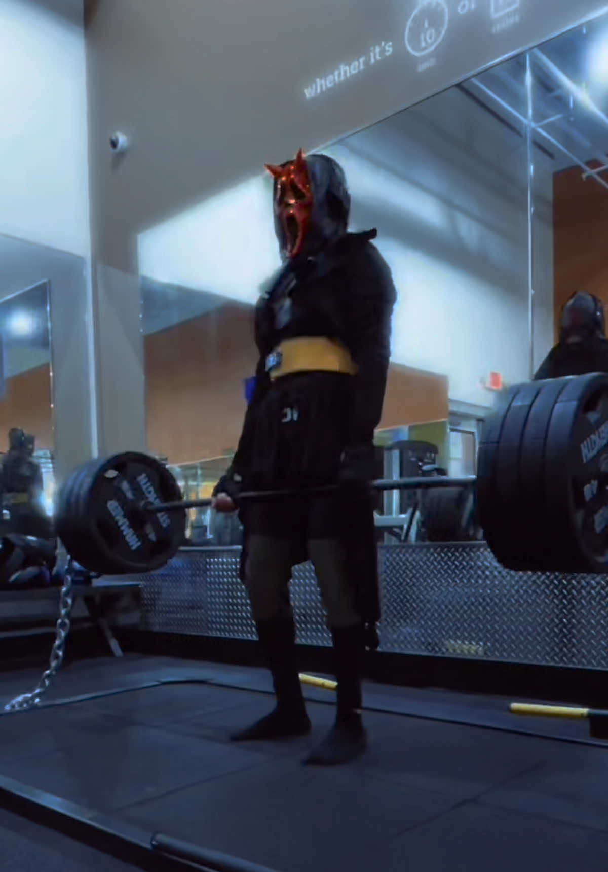 There’s a killer on the loose🔪🩸🩸😈 #bodybuilding #powerlifting #horror #halloween #gym 