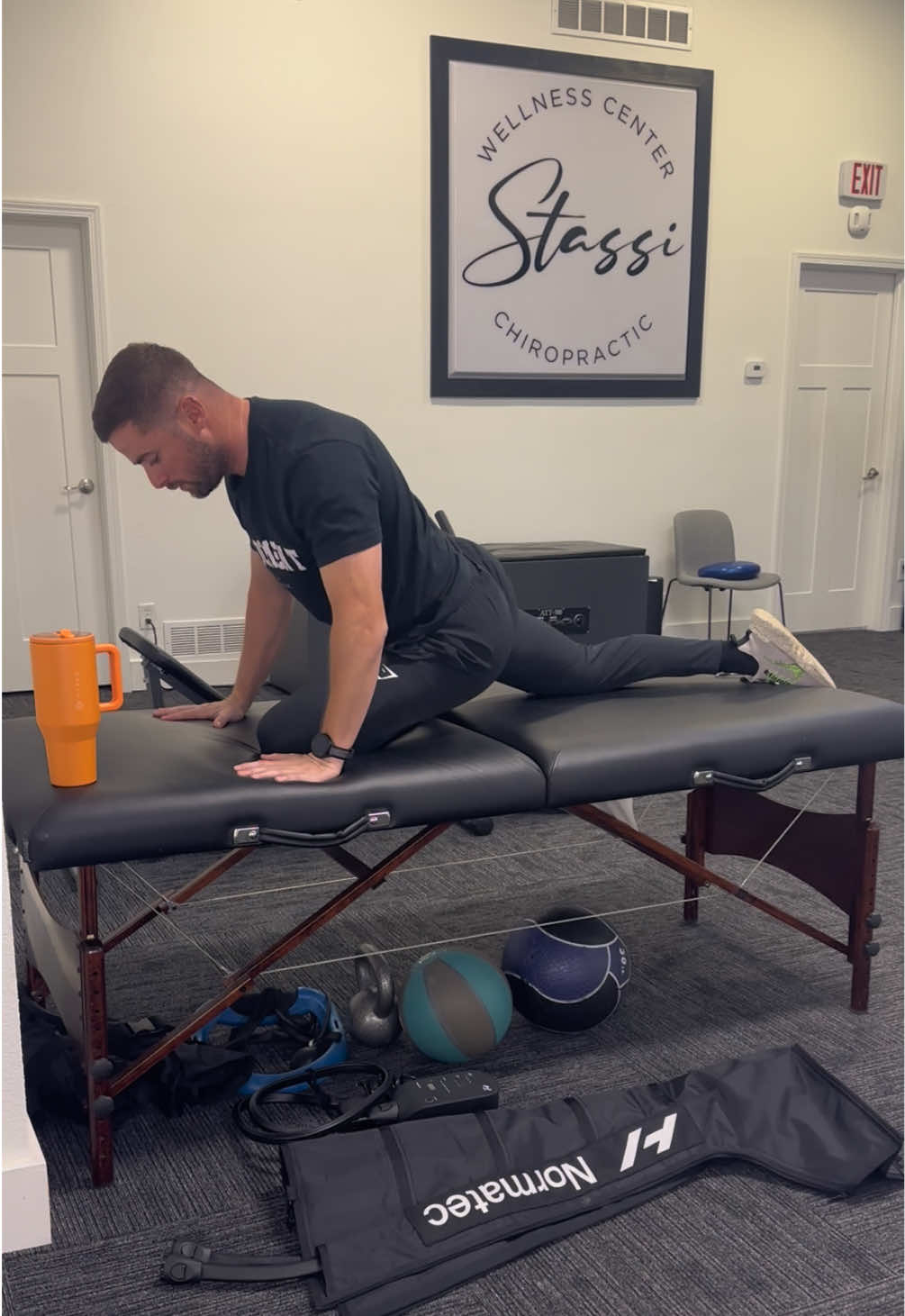 Little take on a pigeon pose for tight hips, glutes and lower back! #chiropractor #chiropractic #stretching #yoga #fyp  Also. Stay hydrated @HYDROJUG 