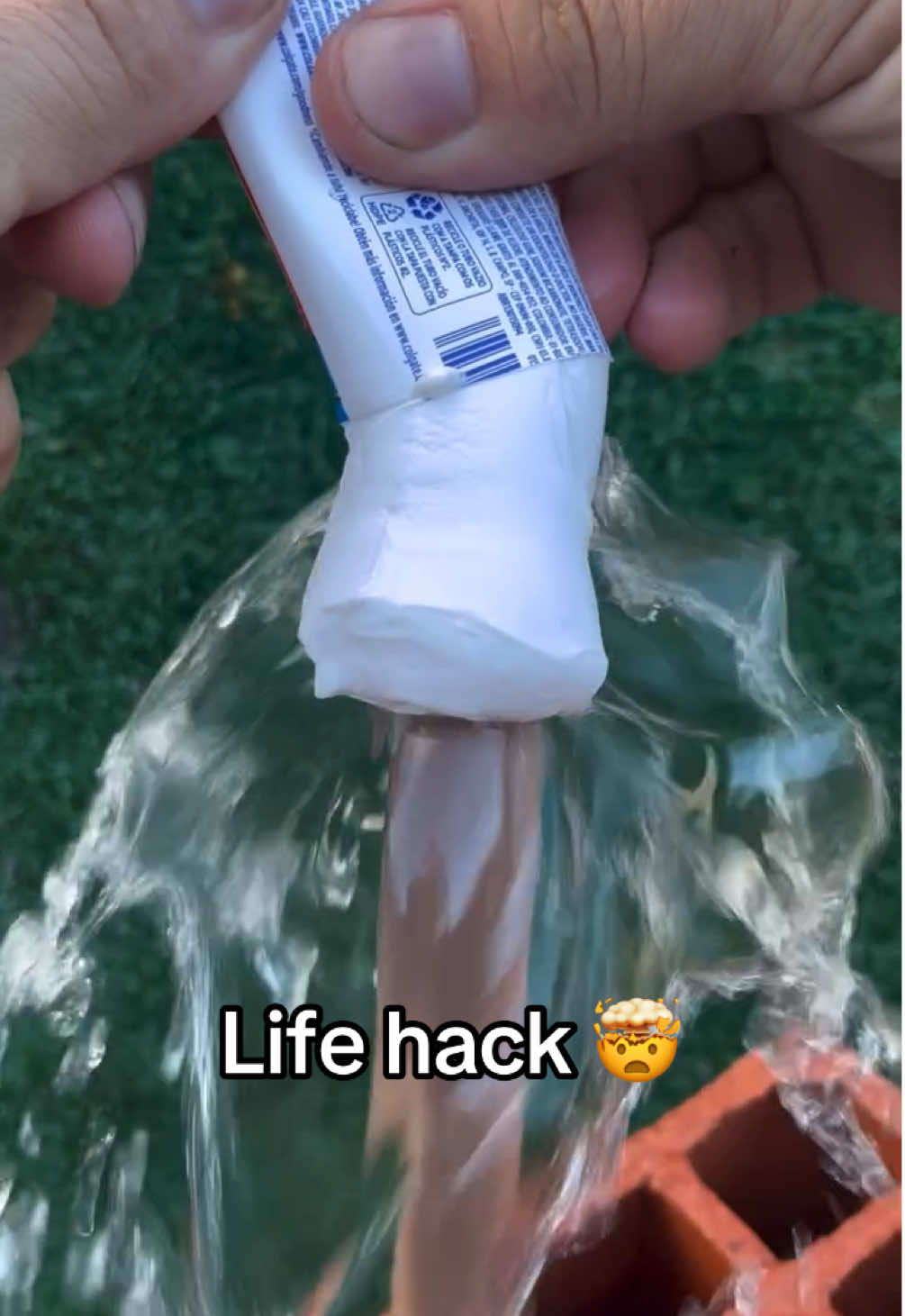Wow I never knew this 😮 #toothpaste #water #clog #LifeHack 