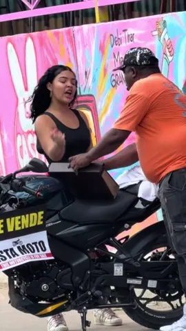 🔥🔥I fell in love with her and she fell 🤣🤣🤣 #viralvideo #viraltiktok  🔥🔥La enamoro y cayó 🤣🤣🤣