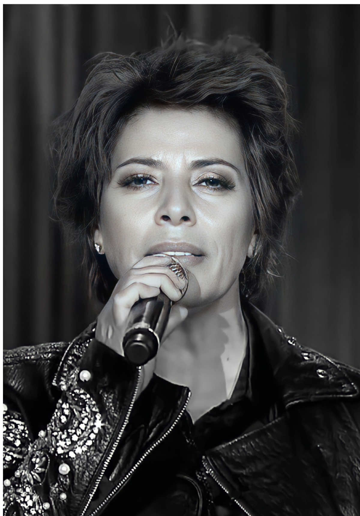 Anlamak isteyen sesinden de anlar sessizliğinden de 🥀