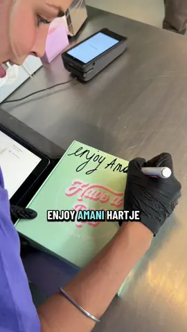 How many points would you give this order? 😅 #havearoll #cinnamonroll #vegan #fyp 