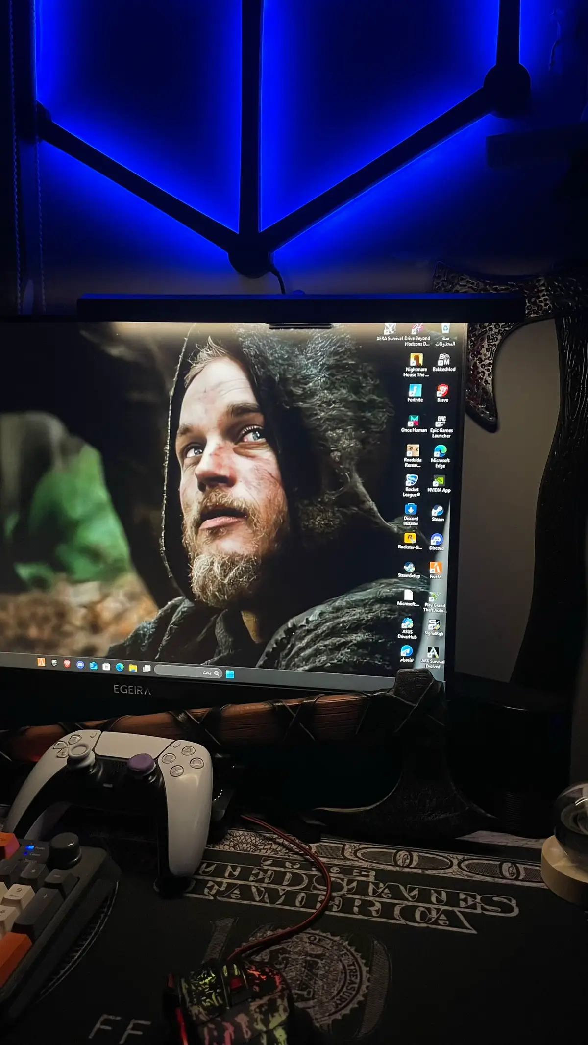 راغنار لوثبروك كان محاربًا أسطوريًا، شجاع لا يُقهر وذو ذكاء في التخطيط للغزوات. قوتُه وشجاعته جعلت منه زعيمًا يحترمه الجميع ويخشاه الأعداء. لكن مع مرور الزمن، غروره وخيانته للأصدقاء وحقد الأعداء جعلاه يضعف تدريجيًا حتى سقط اسيراً ومات وحيداً كان راغنار محارباً عظيماً💔🪓 #ragnarlothbrok #vikings #راغنار #ragnar #fyp 