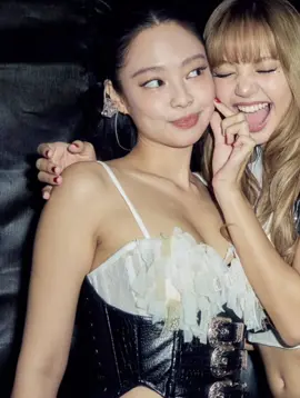@ROSÉ i love you so much darling but, let us have some moment with our babies😭😭😭#jenlisa #blackpink #rosè #jisoo #blackpinkbestgg 