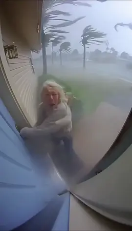 American grandma in hurricane 🌀 #frankcottage #fyi #viral #memes #hurricane 