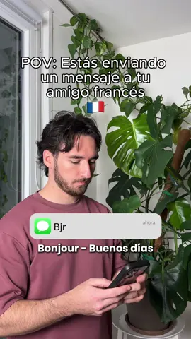 🇫🇷 En Francia también usamos abreviaciones… y a veces parecen otro idioma 😅 👉 bjr = bonjour 👉 stp = s’il te plaît 👉 slt = salut 👉 tkt = t’inquiète Etc… Si ves estas letras raras en un mensaje, no te asustes: los franceses solo están siendo flojos para escribir 😆 💬 Comenta cuál ya habías visto o te sorprendió más 👇 🇫🇷 Y sígueme para entender el francés que realmente se habla #francesconclement #aprenderfrancés #hablarfrancés #aprenderidiomas 