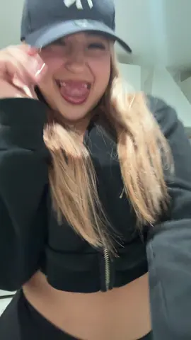 fav song atmmmm😍😍