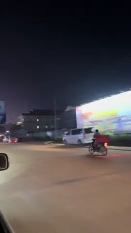 Cũng muốn nhắc cho người biết rằng, e cũng đang rất chật vật để tồn tại trên cõi đời này. Nhưng cũng có đôi lúc cuộc đời này quá khắt khe, còn riêng em lại không tìm dc cho mình 1 chỗ dựa vững chắc.