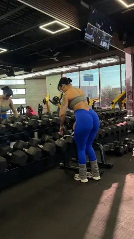 Yo soy una persona que no les gusta meterse con nadie , pero créame hasta eso les molesta a muchas personas, por eso enfócate y deja que hablen 🫶🏼#GymTok #gymrat #fitnessmotivation #gym #contenido 