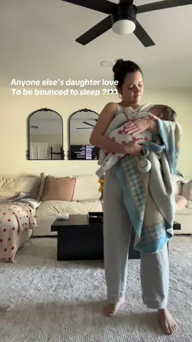 Dancing through the pain in my arms & knees 😭😭😭🤣🫠 #fyp #firsttimemom #relatable #girlmom #newborn 