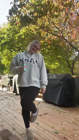 Legging and sweatshirt wether 🫶🏻 finally a sunny day in kc ✨ #fall #fallweather #parke 