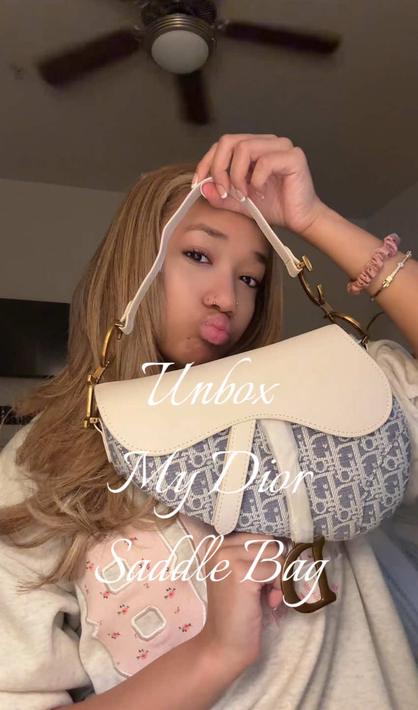 Unboxing my Dior saddle bag🙈 @lunabb012 on insta! #fyp #grwm 