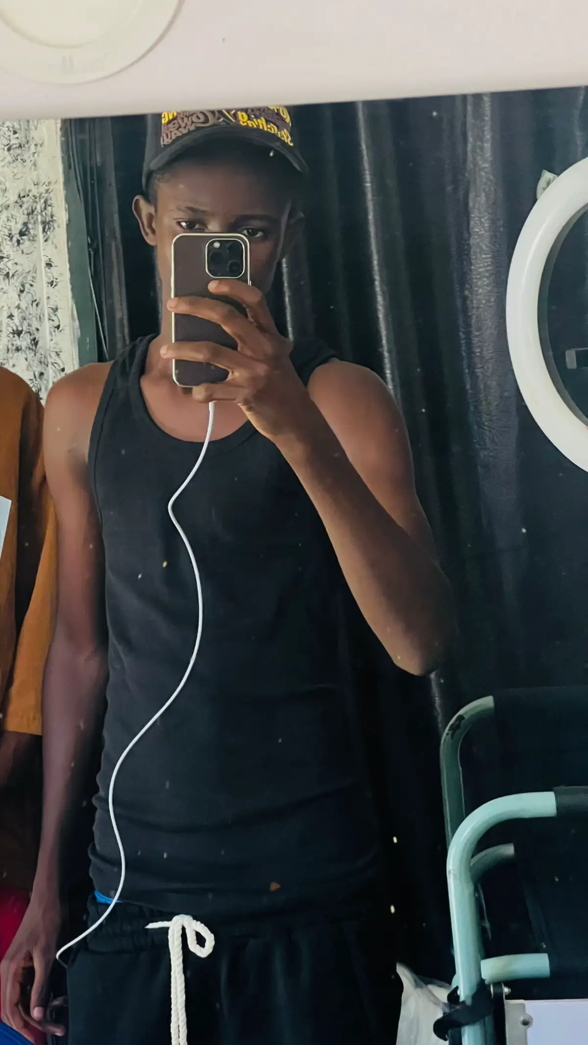 What do you wannnnt broo😔@Ogiri Praise @₱ɆⱠⱠɆⱤ 