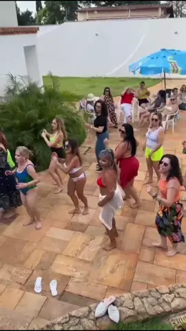 kkk me enquadro nisso. Quase 60 e a dança  me revigora. com a galera dos 40+ kkk #60  #60mais #idade #terceiraidade 