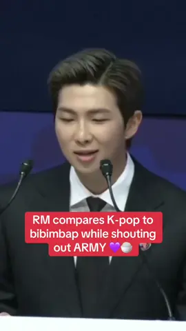 Not RM explaining K-pop to world leaders using bibimbap.😭💜 The group’s leader became the first K-pop artist to ever address world leaders at the APEC CEO Summit in Gyeongju this week. “We take Korea’s unique aesthetics, notions and production system, but we don’t turn away elements of Western music like hip-hop, R&B or EDM. Just like bibimbap, these parts all keep their unique identities but mix together to make something new and fresh and delightful,