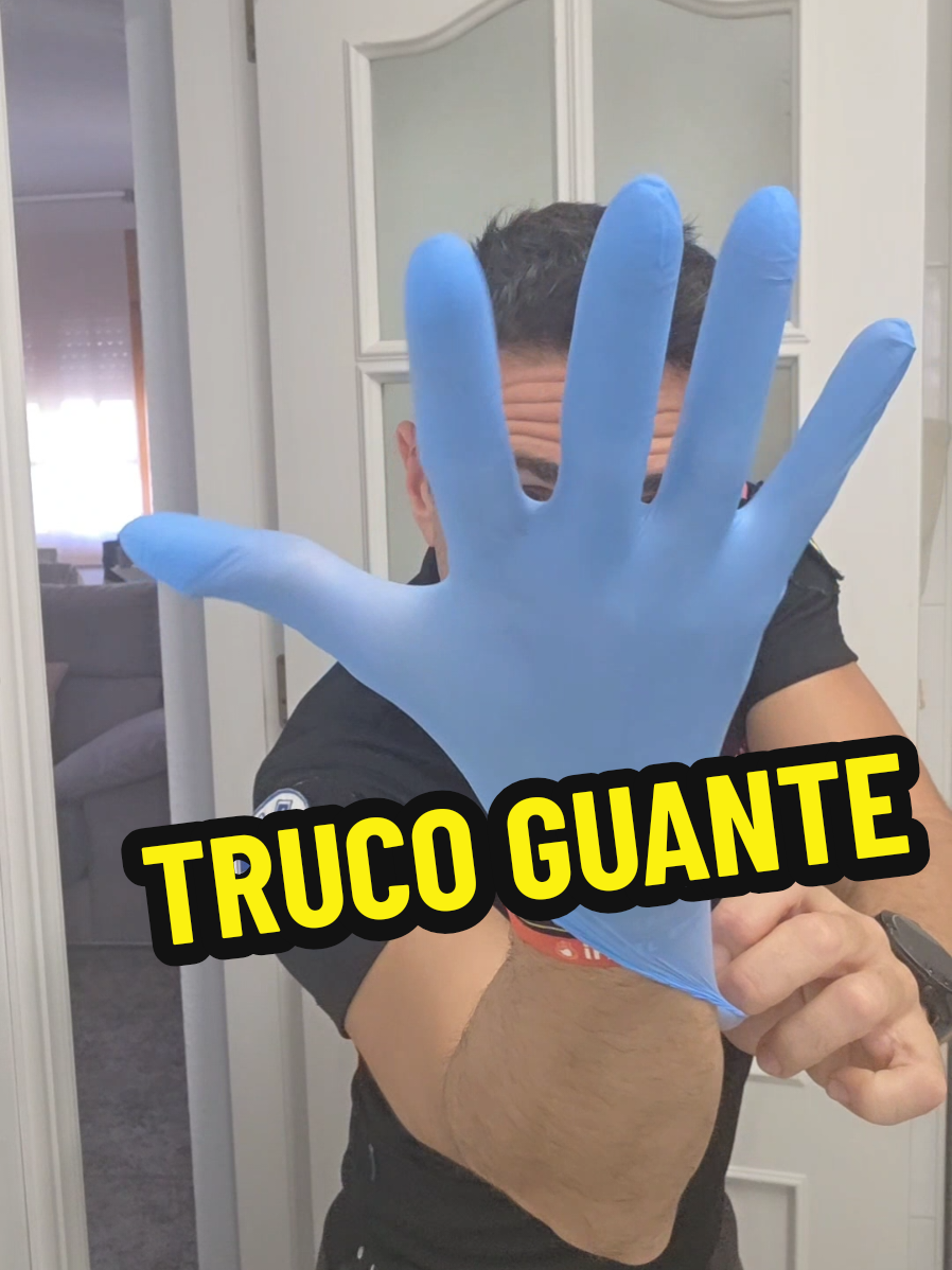 Truco para ponerse un guante sin contaminarlo . #salvarvidas #emergencias #primerosauxilios #urgencias #seguridad 