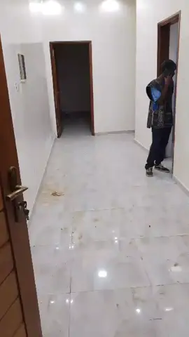 studio Almadie 2 à côté FAMAS school  à 125 mil  ret de chaussée condition 3 mois contacter moi sur 782902893