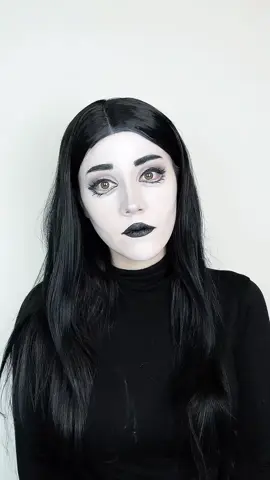 I love this take on goth makeup! You’ll definitely be catching me reading all the spooky titles on the Crunchyroll Manga App #crunchyrollpartner @crunchyroll 