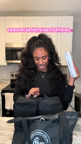 A more in depth unboxing 😬💓 #estheticiantiktok #esthiebestie #dermalogica #futureesthetician #unboxing 
