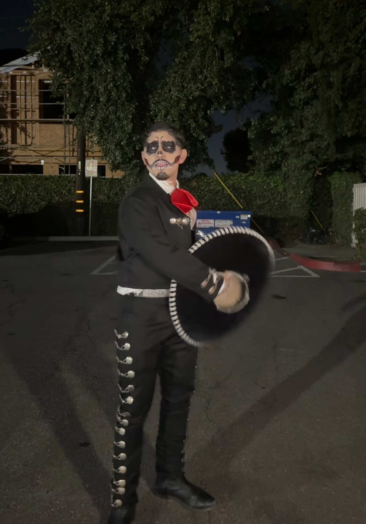 Hay que llevar nuestras tradiciones por el mundo y que se den cuenta lo que significa para nosotros ❤️ #foryou #viral #uzielgonzalez #coco #catrina 