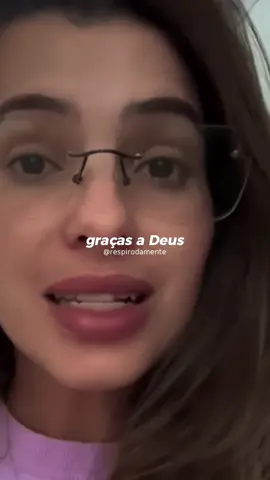 ⚠️ Já passou por algo que parecia errado, mas depois fez todo sentido? Então essa mensagem é pra você.   Nem sempre o que a gente pede é o que vai nos salvar. Às vezes, Deus responde com silêncio, outras vezes com tempestade. E a verdade é que a resposta dEle nem sempre vem do jeito que a gente espera… mas sempre vem do jeito que a gente precisa. A gente ora pra não chover, e chove. A gente pede pra dar certo, e dá errado. Mas a lição é simples: Deus não falha, Ele prepara.   O que hoje parece confusão, amanhã pode ser livramento.   O que hoje parece abandono, pode ser direção.   Confia.   Porque enquanto você acha que foi esquecido, Ele tá movendo tudo pra te alcançar.   Enquanto você acha que o céu tá fechado, Ele tá mudando o cenário.   E quando você menos esperar, o livramento vai chegar por onde você menos imagina. 💬 Qual foi a tempestade que te ensinou a confiar mais? Compartilha aqui nos comentários. Pode ser exatamente o que alguém precisa ler hoje.   👇 Vamos conversar.