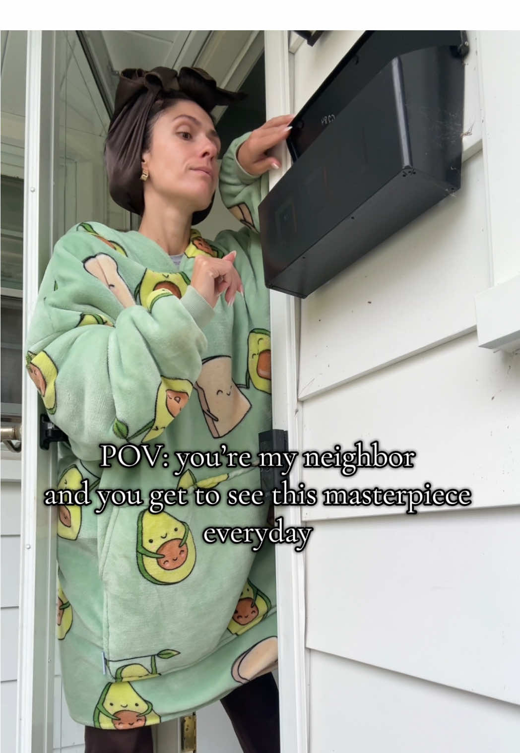 How lucky are they 🤪 #momlife #neighborhood 