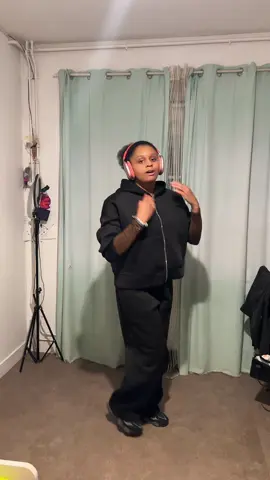 La danse est dans ma boîte 📦 @Jonathan Jenvrin @Star Academy #dance #viral #staracademy #fyp #fashion 