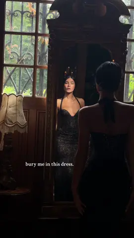 a moment for the most perfect dress 🖤