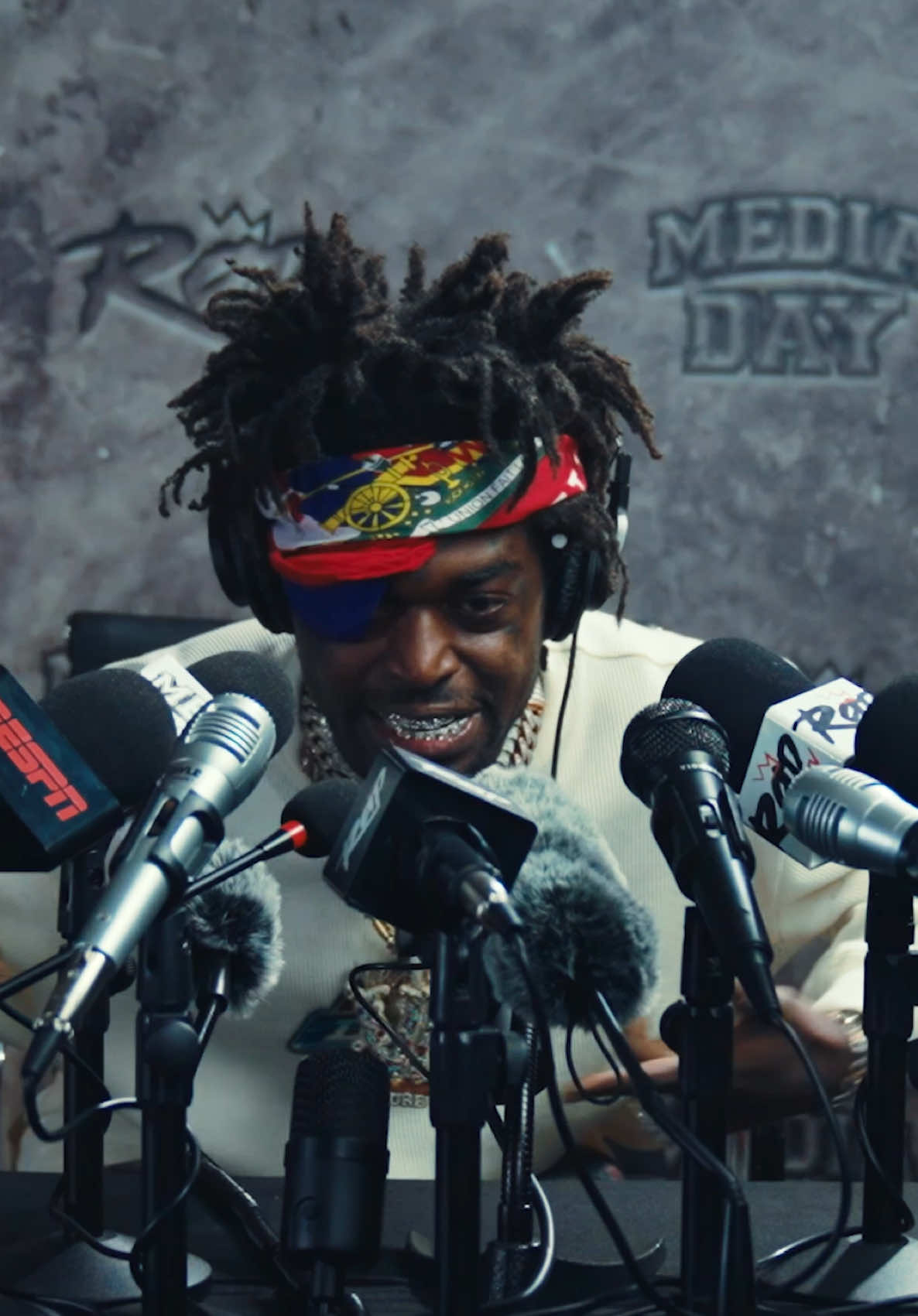 KODAK BLACK MEDIA DAY PT 3‼️ Y'all ready for a new Kodak album tonight⁉️💿 Watch all 3 of Yak's Media Day freestyles @ link in bio 🎙️ #KodakBlack #kodakblacksounds #RapTV #freestyle #raptok 