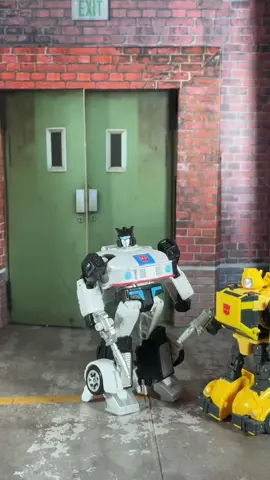 No Bumblebees were harmed in the making of this tiktok #figtok #figtokcommunity #fyp #stopmotion #transformers 