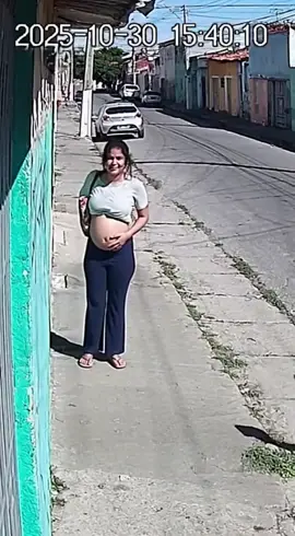 Mulher grávida fica assustada ao ver pitbull #viral #cachorro #animal 