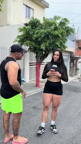 trabalha com o que ? 