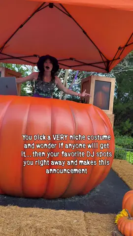 She made our night 🩷🐻 #disneyworld #disneyparks #disneyhalloween #fypシ #disneyadult 