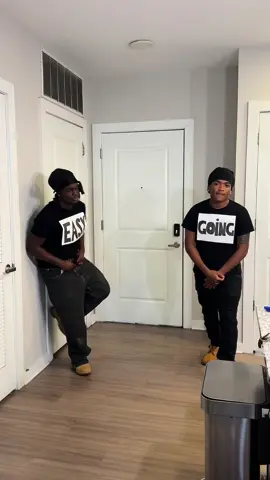 duo costume inspiration for you to try ! tag your duo . @𝓣𝓨𝓛𝓔𝓡  . . . #fyp #holloween #costume #duos 