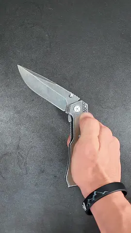 This pocket knife is so good and made from quality material by a quality company! #knifes #sharpknife #tiktokshopcreatorpicks #tiktokshopmademebuyit #tiktokshopping 